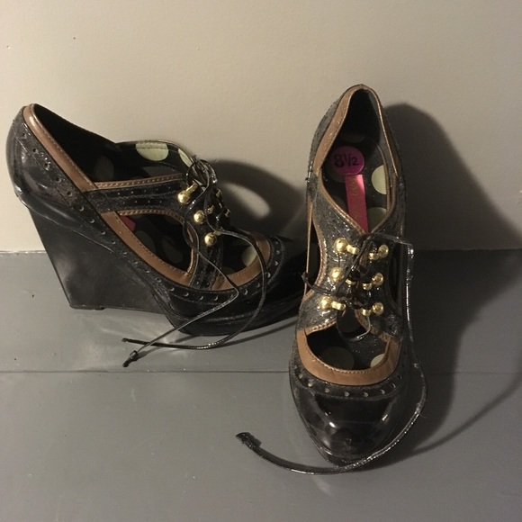 Betsy Johnson lace up wedge - Picture 2 of 4